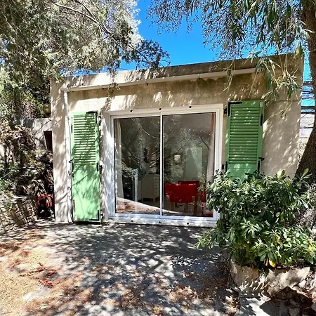Charming In Lavandou Walking Distance To Holiday home Le Lavandou